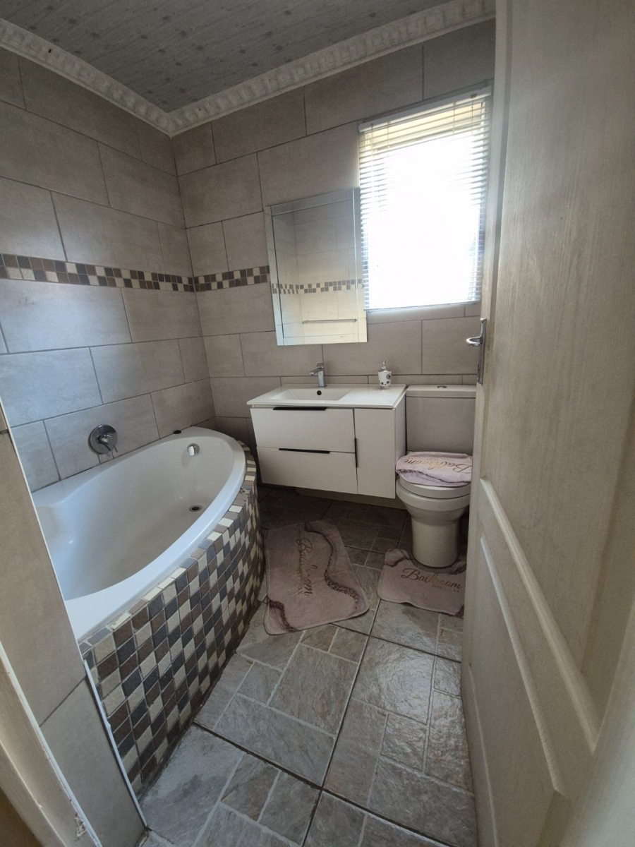 4 Bedroom Property for Sale in Motherwell Nu 6 Eastern Cape